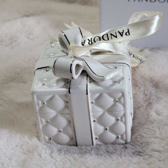 Pandora Porcelain "Holiday Gift Box" 2016 Limited Edition Christmas Ornament - Picture 6 of 16